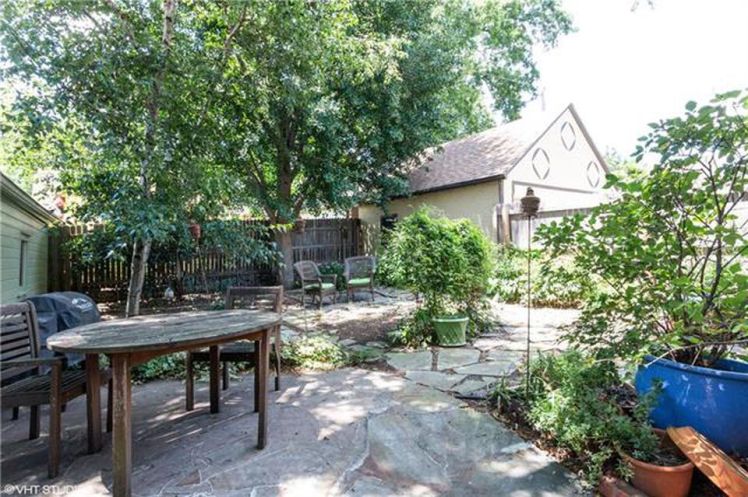 backyard-garden-wedding-planning-in-kansas-city